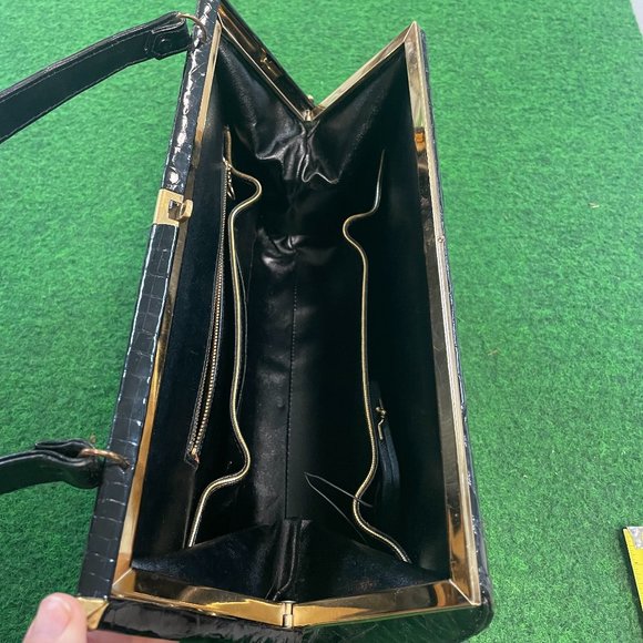 Large Vintage Vassar Style Alligator Handbag - Picture 4 of 10